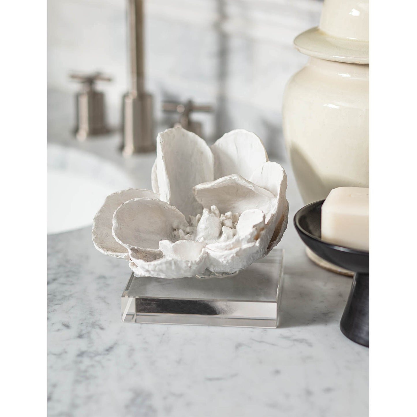 Magnolia White Leaf Objet